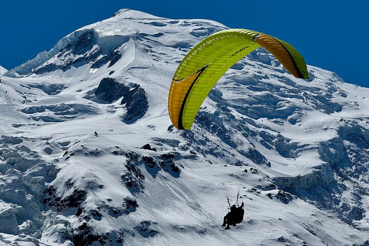 Chamonix Paragliding: Mont Blanc Flight of a Lifetime!