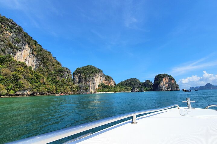 Discover Paradise: Phi Phi Island Speedboat Adventure from Phuket