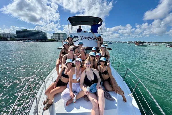 Miami Bachelorette Yacht Party: Unforgettable Underwater Celebrations!