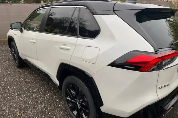 Bordeaux Private Taxi: Comfortable, Eco-Friendly Airport & Hotel Transfers