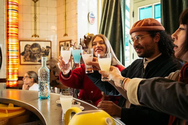 Paris Food Tour: Le Marais Bites & Wine (Small Group)