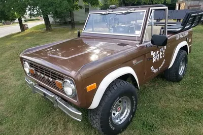 Nashville's Rhythms: Uncover Music History in a Classic Bronco!