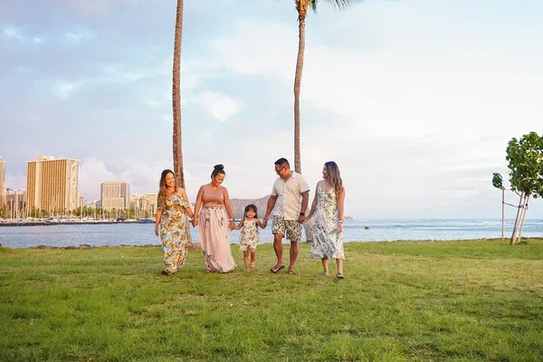 Honolulu Photo Magic: Capture Your Dream Vacation with a Pro!