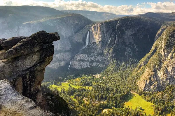 Yosemite 2-Day Tour: Hotel Stay & Giant Sequoias
