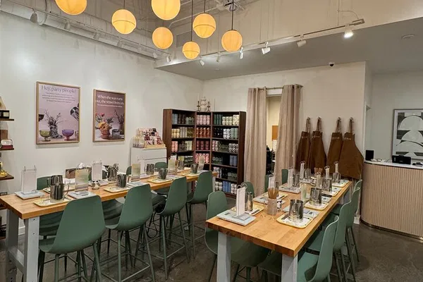 Houston Candle Pouring Workshop: Create Your Scent!