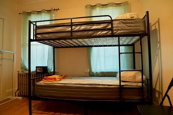 NYC Tour & Cozy Homestay: Bronx B&B Adventure!