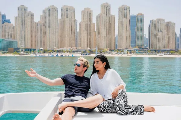 Dubai Yacht Tour with BBQ: See Top Sights!