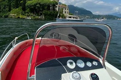 Lake Como: Self-Drive Boat – No License Needed!