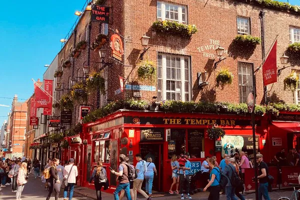 Unveiling Dublin's Charms: A Local's Intimate Walking Tour