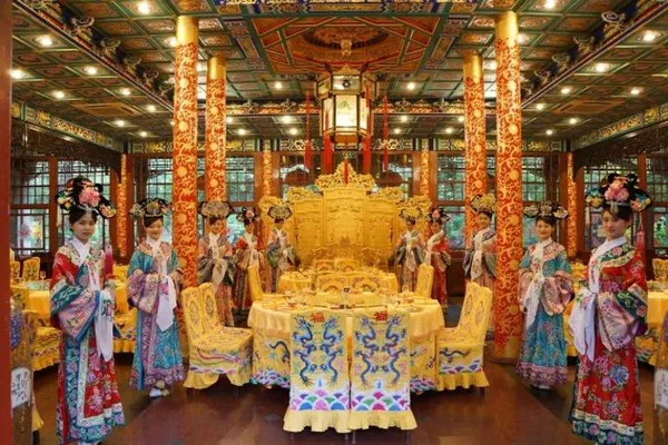 Beijing Imperial Dinner & Houhai Lake Night Tour