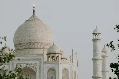 Taj Mahal Sunrise Tour: Agra Overnight Trip from Delhi