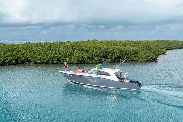 Luxury Yacht Escape: Discover Cancun & Isla Mujeres