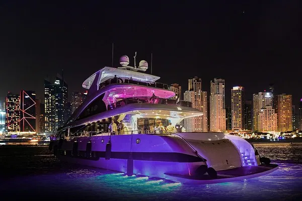 Dubai Superyacht Dinner Cruise with Live Music