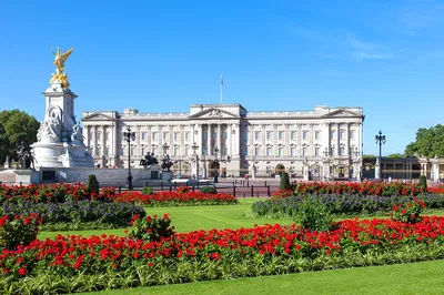 Uncover London's Secrets: A Personalized Walking Adventure