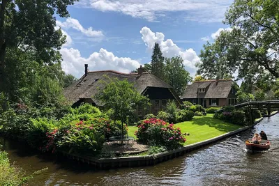 Giethoorn & Zaanse Schans: Private Dutch Delight!