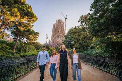 Sagrada Familia: Skip-the-Line Tour with Expert Guide
