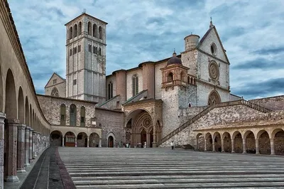 Discover Assisi & Organic Winery: A Day Trip from Rome