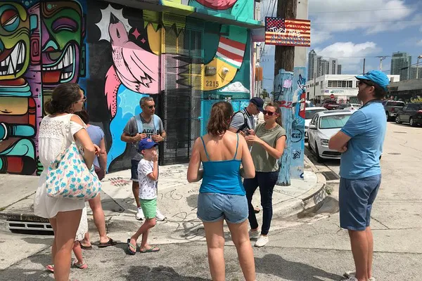 Unveiling Wynwood's Walls: A French-Guided Art Adventure