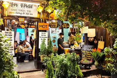 Hoi An Food Tour: Taste Vietnam's Ancient Town!