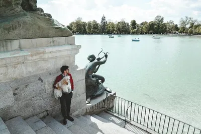 Retiro Park Photoshoot: Capture Enchanting Madrid Moments