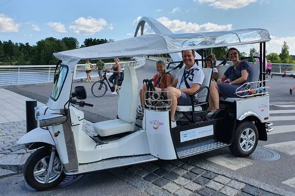 Helsinki TukTuk Tour: Private Guided City Adventure