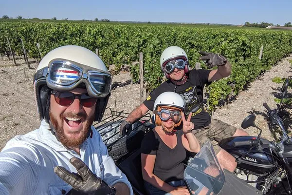 Vintage Sidecar Adventure: Bordeaux & Vineyard Escape