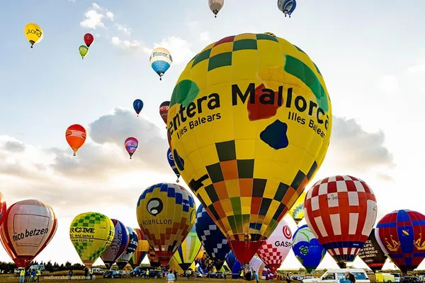 Majorca Sunrise Balloon Tour: Romantic Flight Over Paradise