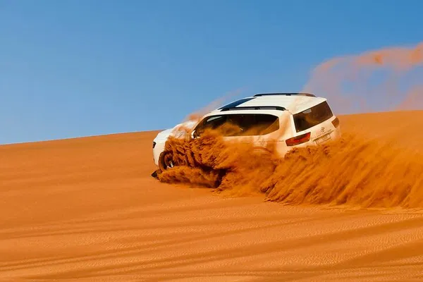 Dubai Desert Safari: BBQ, Shows & Thrilling Dunes!