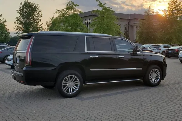 Private Toronto Airport Transfer: Hotel to YYZ