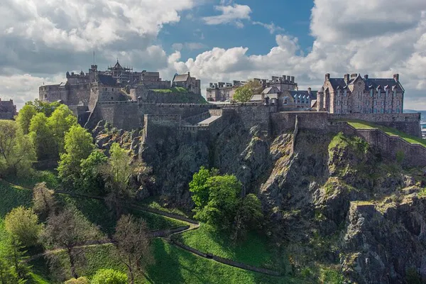 Edinburgh Castle Tour: Skip-the-Line Entry & Guided Walk