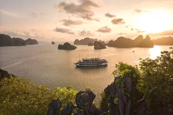 Halong Bay 2-3 Day Cruise: All-Inclusive Luxury Getaway
