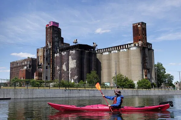 Montreal: Lachine Canal Kayak Day Trip Adventure