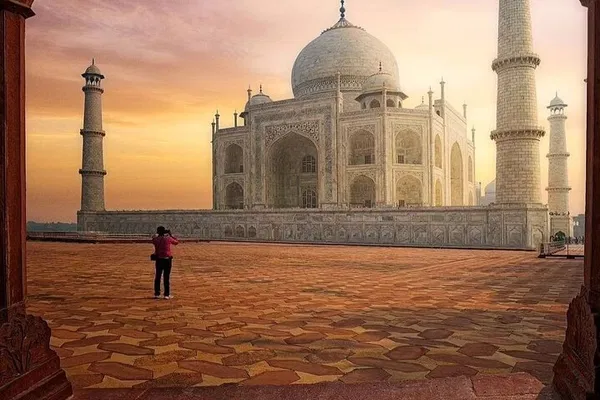 Witness the Sunrise Spectacle: A Private Taj Mahal Guided Tour