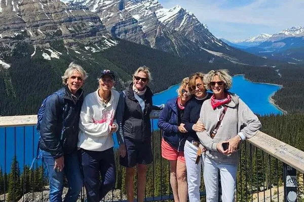 Unforgettable Icefields Parkway Private Tour: Lakes, Glaciers & Luxury