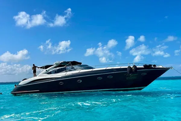 Luxury Yachting in Cancun: Explore the Caribbean with Style!