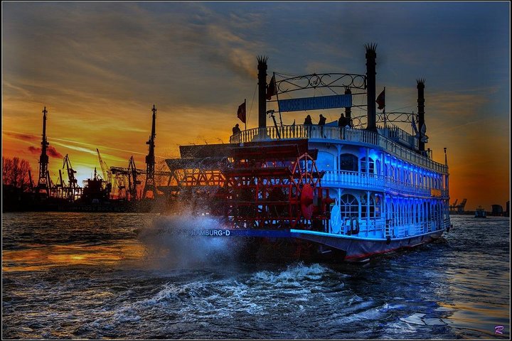 Hamburg's Dazzling Night: Lights Tour Through Port & Speicherstadt