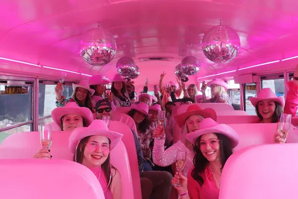 Fredericksburg Bubbly Booze Night: Unforgettable Bar Hopping Bus Adventure!