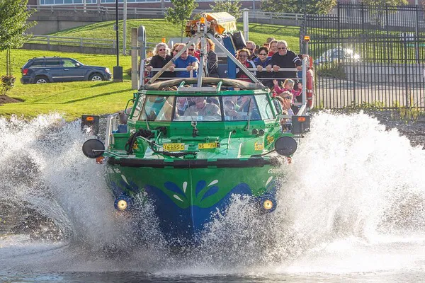 Charlottetown Harbour Hopper Tour: Land & Sea!