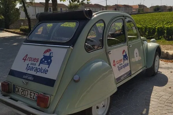 Bordeaux 2CV Tour: Wine Tasting & City Highlights!