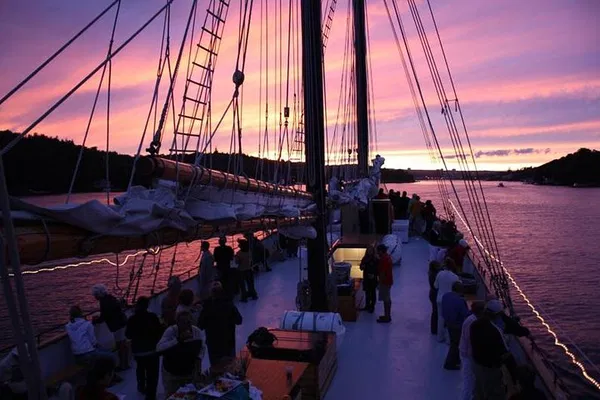 Halifax Blue Lobster Party Cruise: Music, Drinks & Fun!