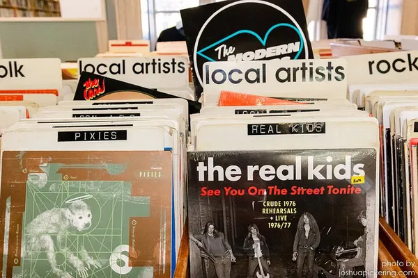 Rock 'n' Stroll: Boston's Iconic Music History Tour