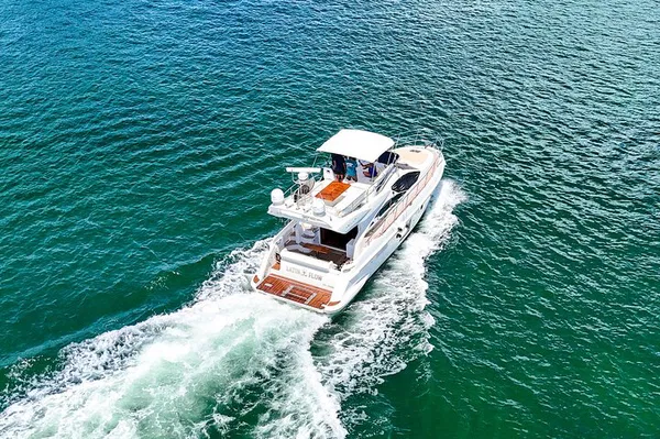 Miami Yachting: Skyline Luxury Charter - Cruise in Style!