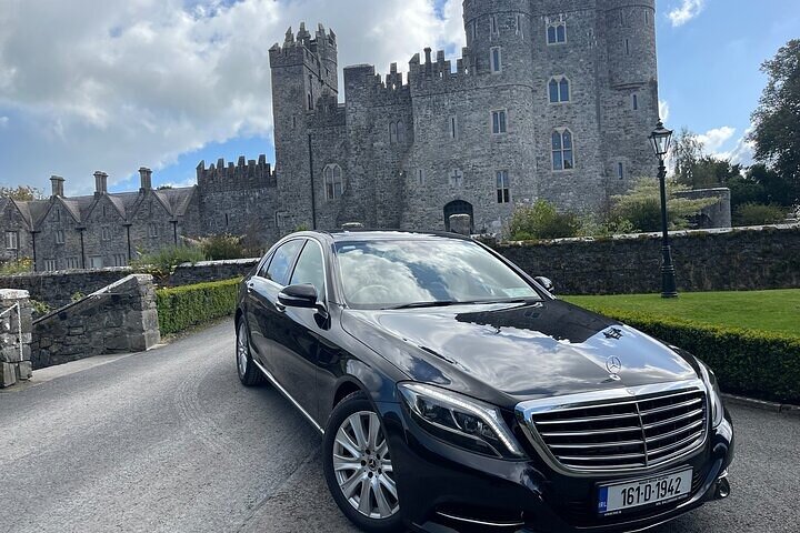 Stress-Free Dublin & Derry Transfers: Luxury & Reliability Await