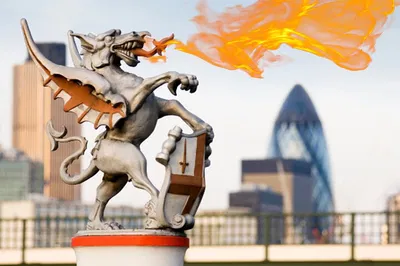 London Dragon Hunt: Solve Riddles & Discover Secrets!