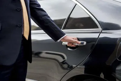Luxury Toronto Airport Transfer: Relax and Ride in Style to Burlington
