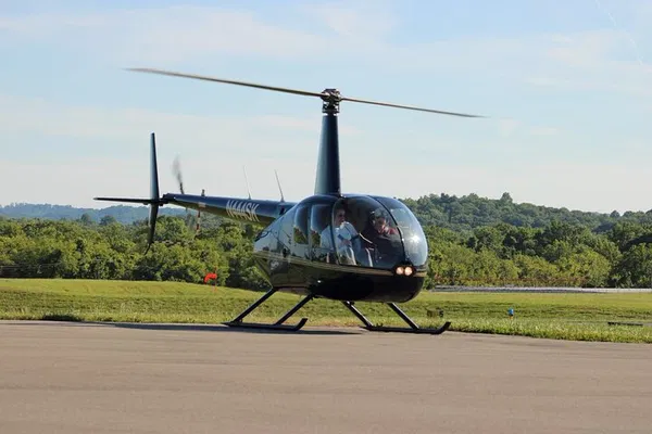 Nashville's Star Homes: Soar Above with a Helicopter Tour!