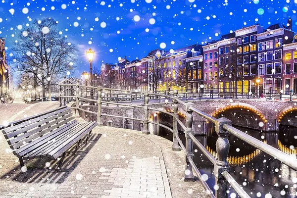 Amsterdam Christmas Walking Tour: Festive Fairytale Adventure!