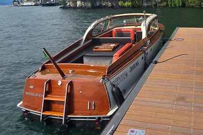 Lake Como's Elegance: A Private Wooden Boat Tour Through History