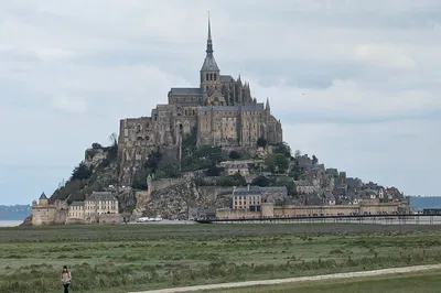 Normandy's History Unearthed: A Mont Saint-Michel & Landing Beaches Private Tour