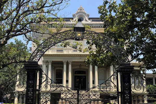 Unveiling New Orleans' Garden District: A Historical Walking Adventure